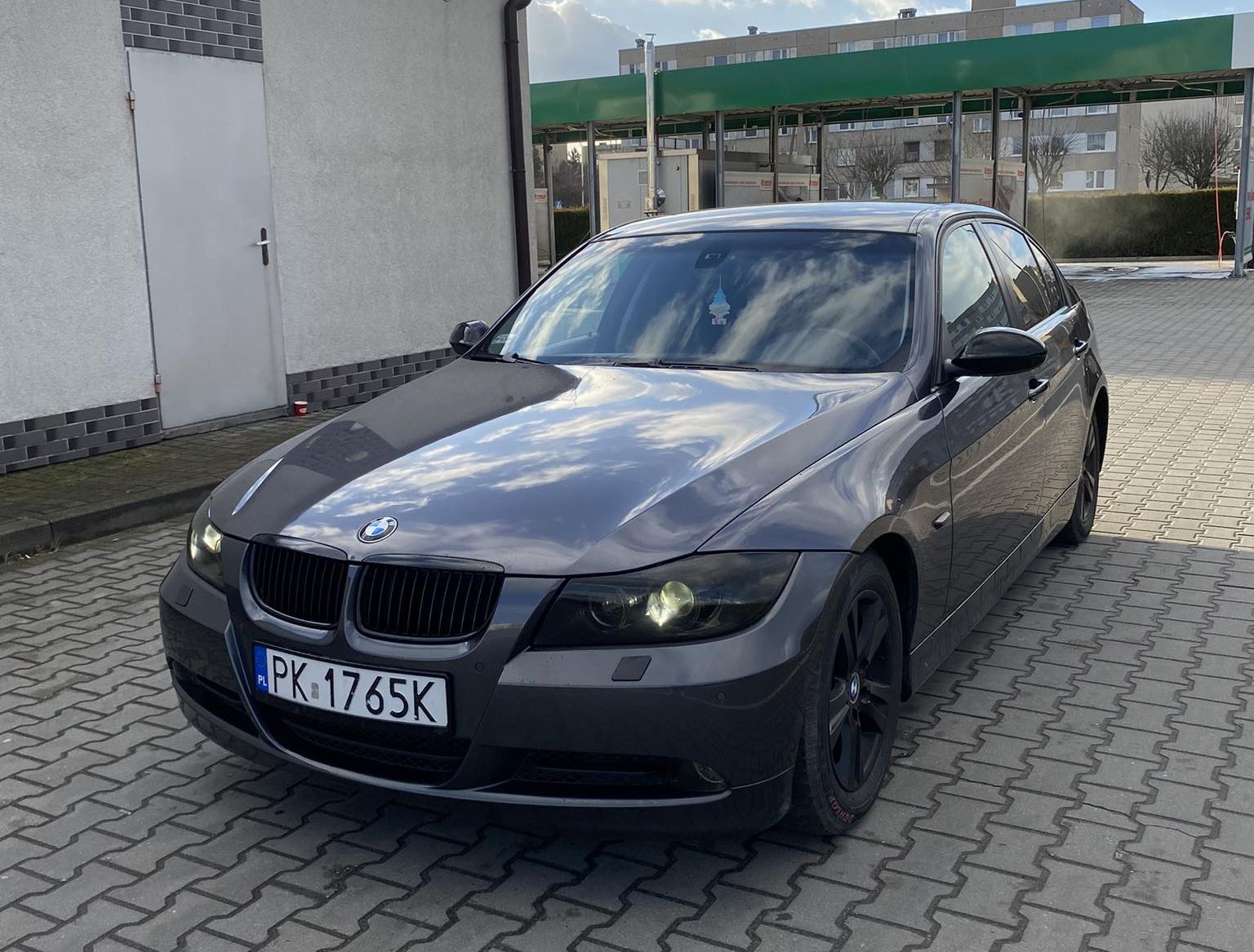 Stracił BMW. „Kupiec” wykorzystał prosty trick