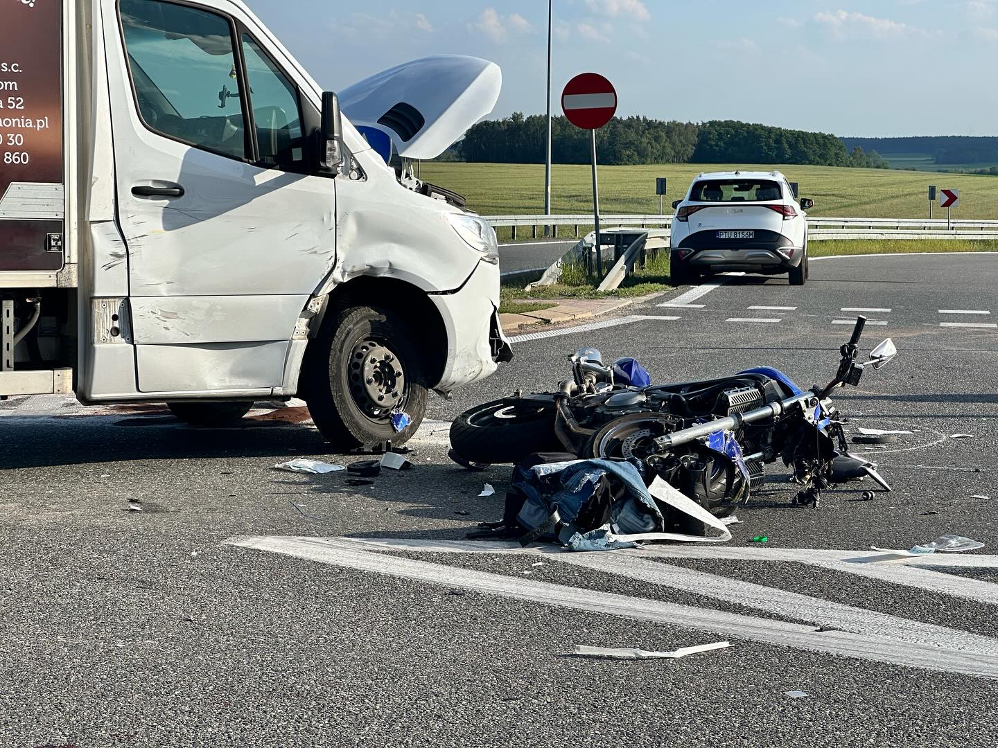 Motocyklista zderzył się z dostawczakiem (ZDJĘCIA)